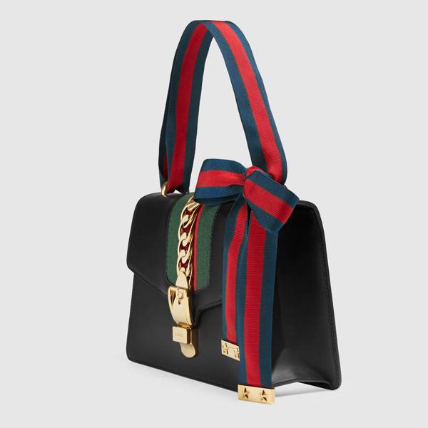 新作 ☆GUCCI グッチ スーパーコピー☆大人気！ローラさん愛用のシルヴィレザーバッグ ブラック 421882 CVLEG 8638